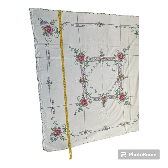 •Cotton Hand Embroidered Cross Stitch tablecloth and napkins set - Picture 8 of 10